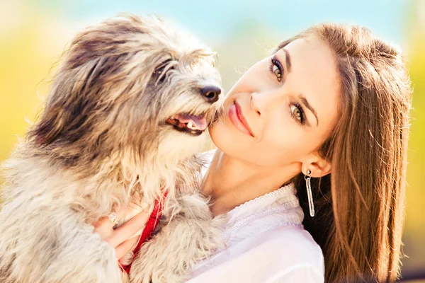 Flicka och hund — Stockfoto