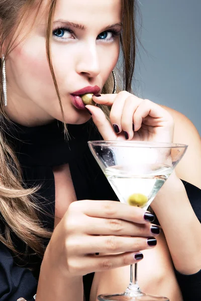 Martini e azeitona — Fotografia de Stock