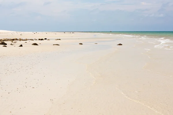 Playa de arena blanca —  Fotos de Stock
