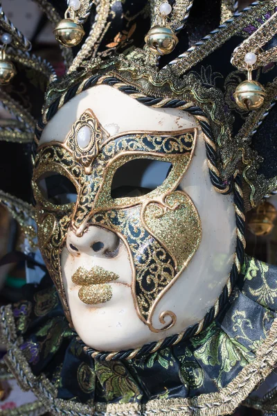 Bela máscara decorativa veneziana — Fotografia de Stock