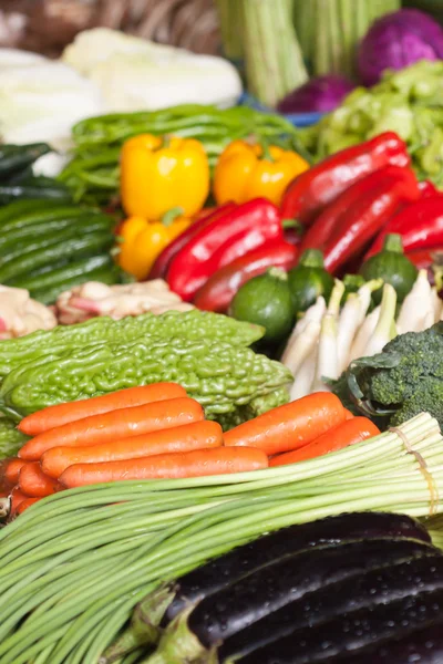Свежие овощи на рынке Лицензионные Стоковые Изображения