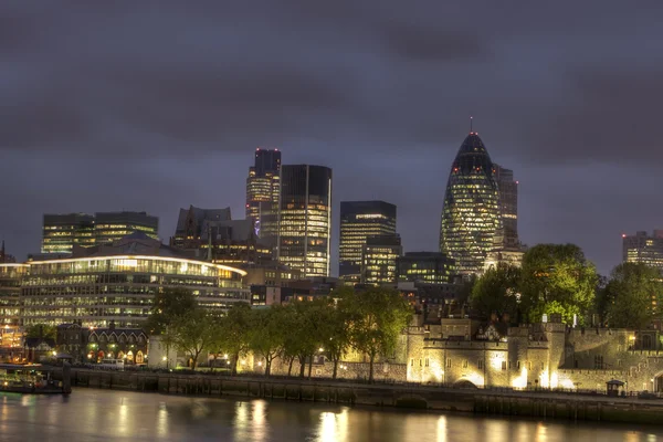 City of London om natten – stockfoto