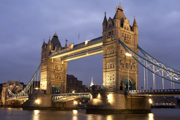 Tower Bridge por la noche, Londres, Reino Unido —  Fotos de Stock