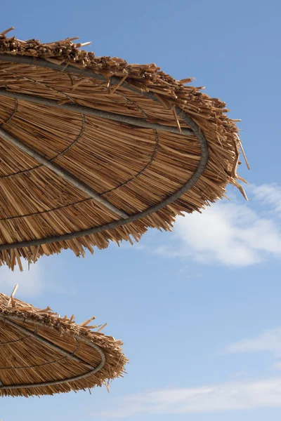 Sun umbrellas on Paradise Beach, Thassos island — Stock Photo, Image