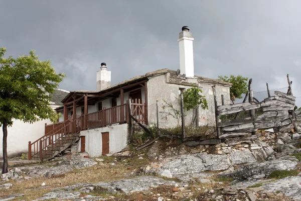 Gamla övergivna hus i kastro village, Grekland - thassos island — Stockfoto