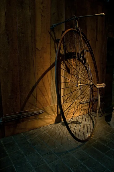 아주 오래 된 자전거 — 스톡 사진