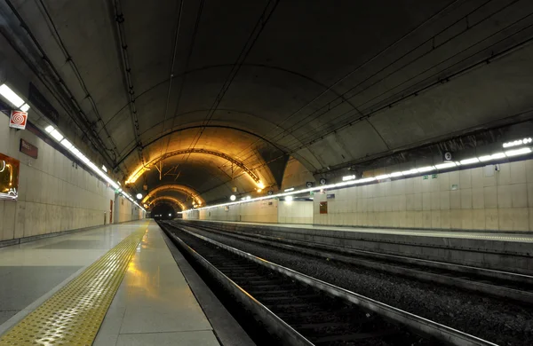 Estação ferroviária subterrânea — Fotografia de Stock