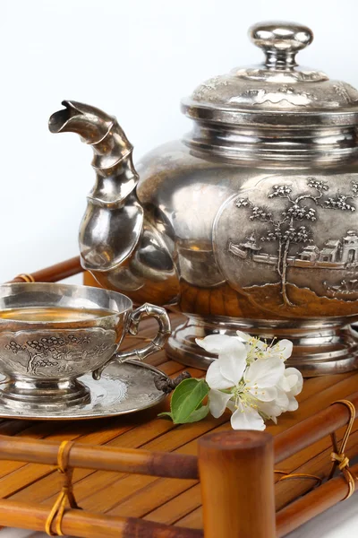Green tea in the cup, teapot, flowers — Stock Photo, Image