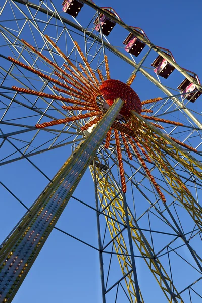 Ferris wheel on a sunny day — Stock Photo, Image