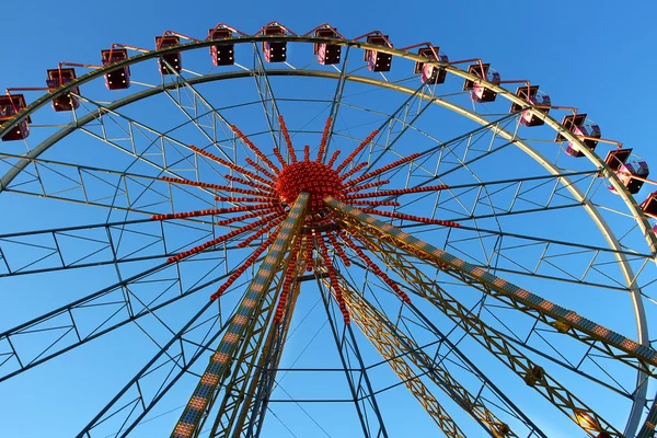 Ferris wheel on a sunny day — Stock Photo, Image