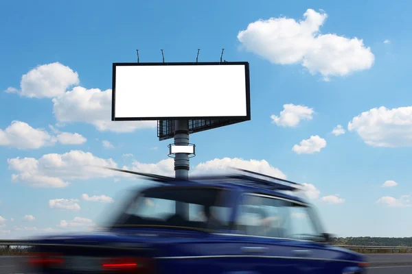 Billboard e velocidade do veículo em — Fotografia de Stock