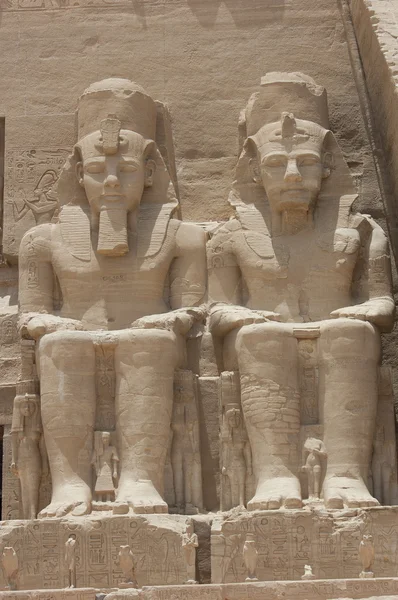 Статуя Рамзеса II в Абу-Симбеле — стоковое фото