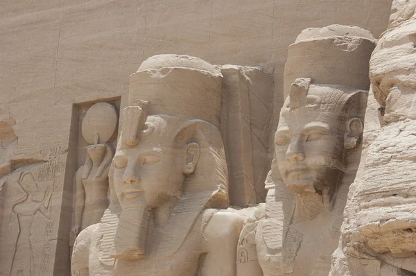 Αγάλματα του Ραμσή ΙΙ στο Αμπού Σιμπέλ — Φωτογραφία Αρχείου