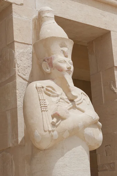 Άγαλμα στο ναό της Χατσεπσούτ, στο Λούξορ — Φωτογραφία Αρχείου