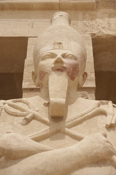 Socha na chrám královny Hatšepsut v Luxoru — Stock fotografie