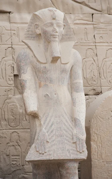 Socha na chrám karnak v Luxoru — Stock fotografie