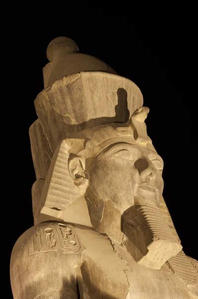 룩 소 르 신전에서 람 세스 2 세의 동상 — 스톡 사진
