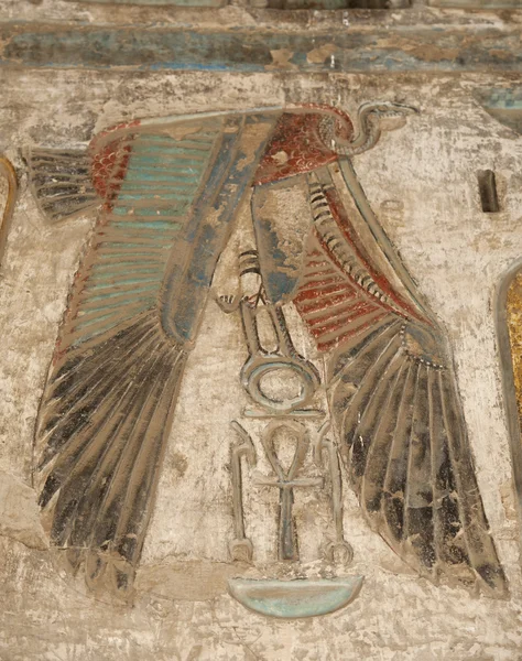 Geroglifici egizi su un muro di tempio — Foto Stock