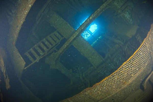 Inside the engine room of a large shipwreck — Stock Photo, Image