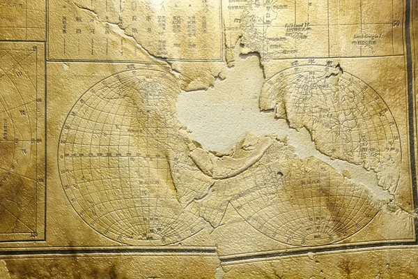 Карта мира на старой бумаге — стоковое фото