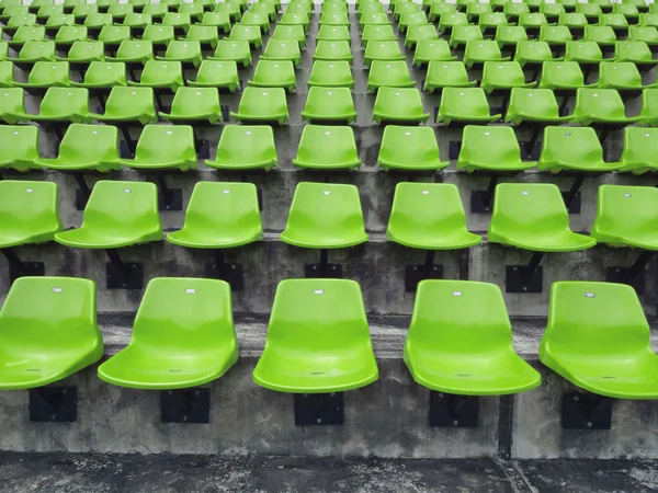 Orangefarbene Sitze im Stadion — Stockfoto