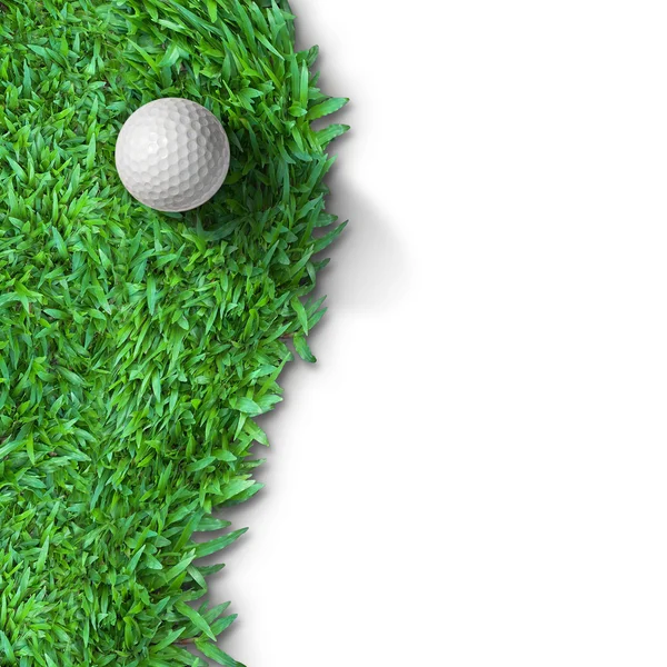 Bílý golfový míček na zelené trávě, samostatný — Stock fotografie