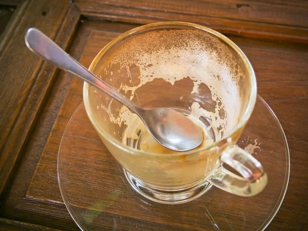 Kaffe fläckar i koppar gjort?? av glas — Stockfoto