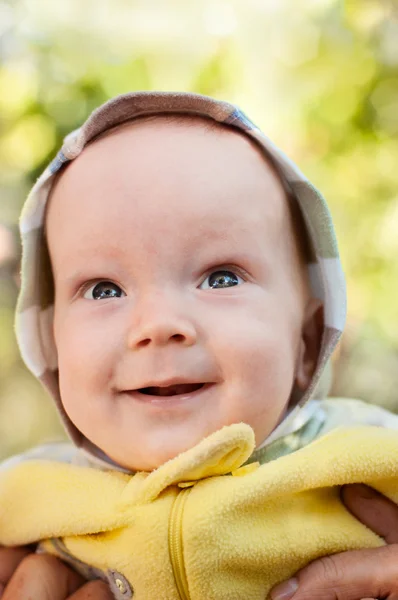 Happy baby boy on mother hands looking up — Stock Photo, Image