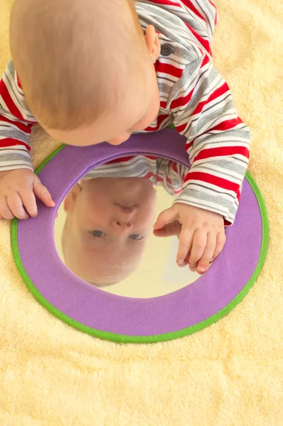 Baby boy plays with toy mirror — Stock Photo, Image