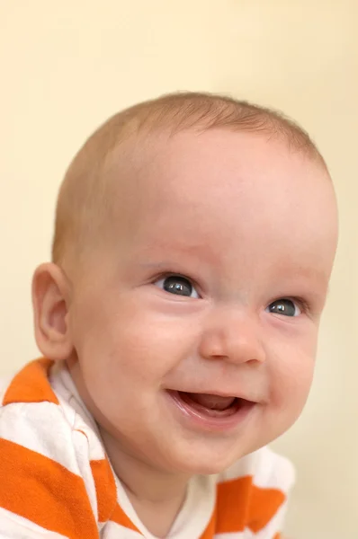 Tatlı bir erkek bebeğin portresi. — Stok fotoğraf