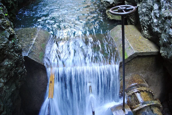 Umělý vodopád — Stock fotografie