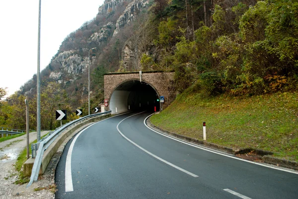 Tunnel beleuchtet — Stockfoto