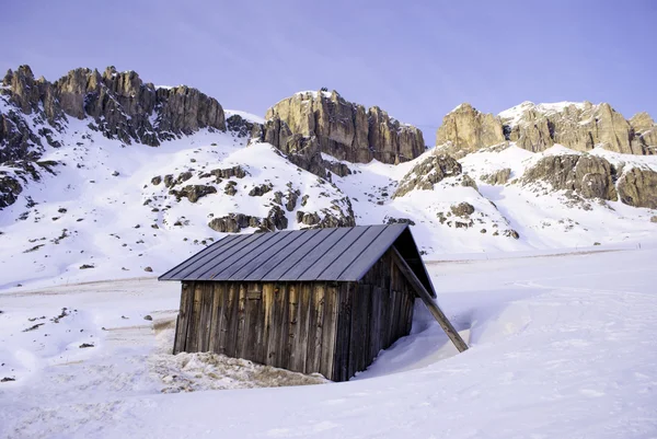 Hut in the mountains — Stock Photo, Image