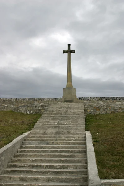 Cross monument for death in Falkland war — Stock Photo, Image