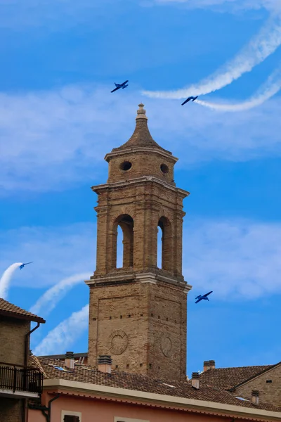 Illustrazione della chiesa e del cielo di Fano in italia — Foto Stock