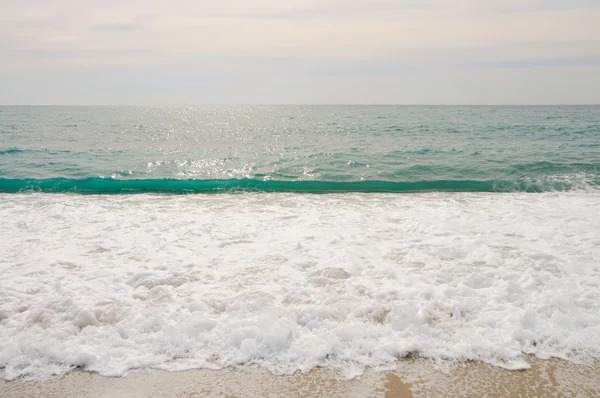 Beach with waves — Stockfoto