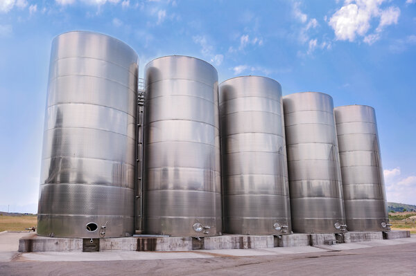 Steel tanks storing liquids