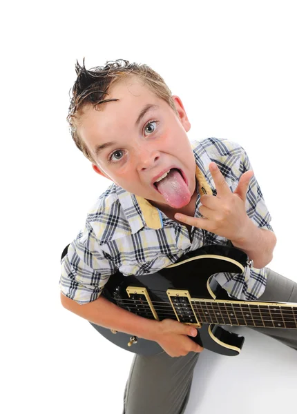 Piccolo musicista che suona la chitarra — Foto Stock