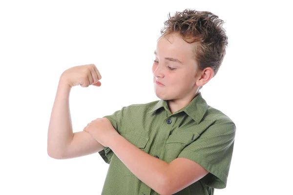 O menino mostra seus músculos — Fotografia de Stock