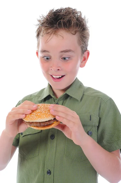 ハンバーガーを食べる小さな男の子 — ストック写真
