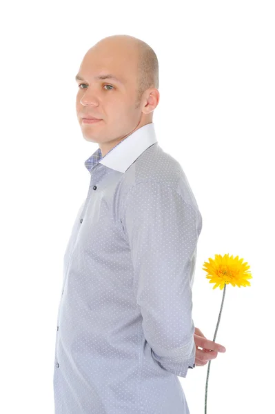 Hombre sosteniendo una flor roja — Foto de Stock