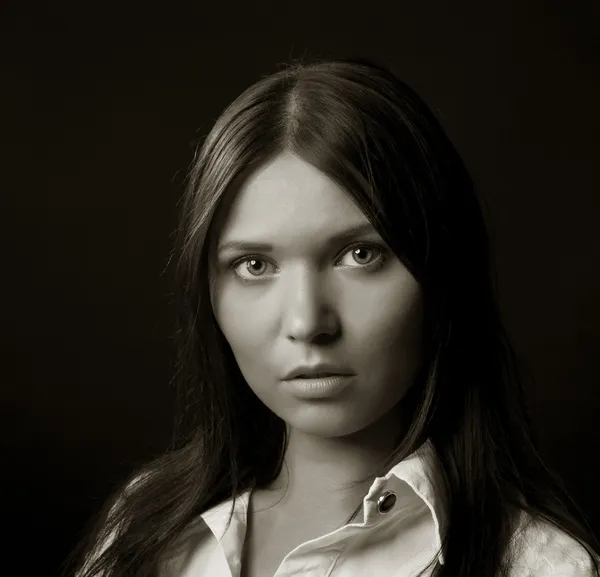 Πορτρέτο μιας όμορφης νεαρής γυναίκας — Φωτογραφία Αρχείου