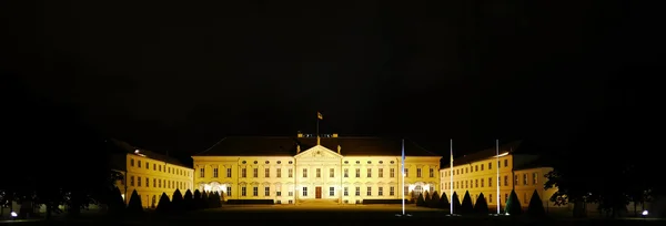 Berlin - bellevue nattetid - placerar av den tyska ordföranden — Stockfoto