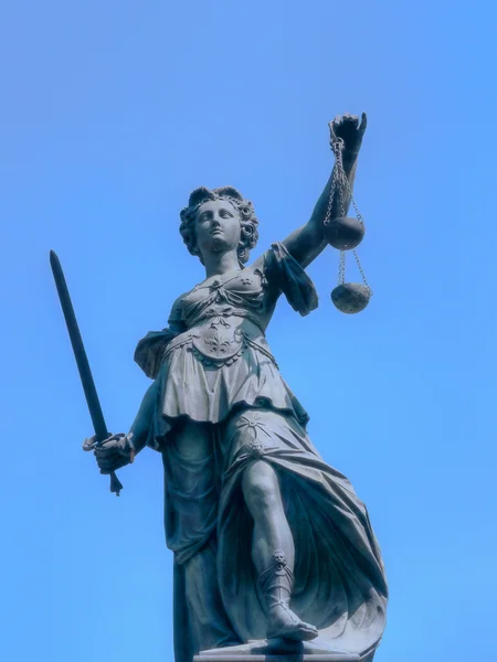 Frankfurt - justitia staty Stockbild