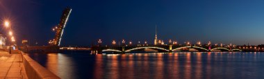 St-Petersburg yükseltilmiş troitsk Köprüsü
