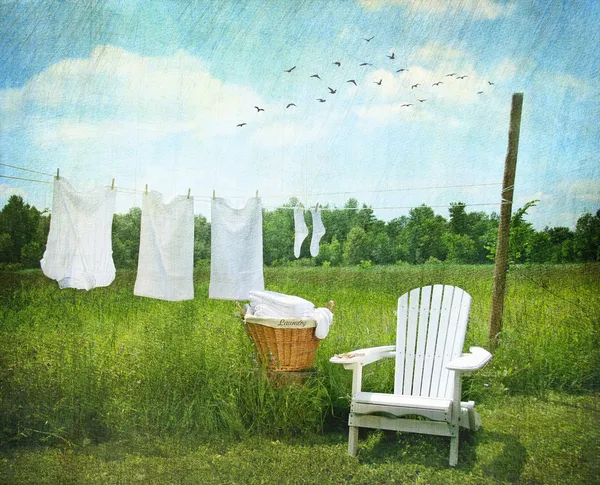 Sušení prádla na prádelní lince — Stock fotografie