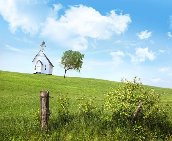 Old country school house on a hill — Stock Photo, Image