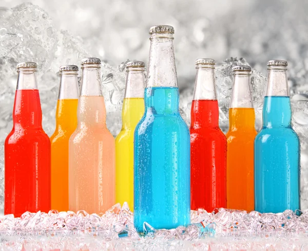 Cool summer drinks with ice — Stock Photo, Image