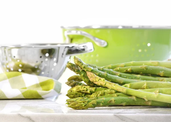 Green asparagus on marble table — Stock Photo, Image