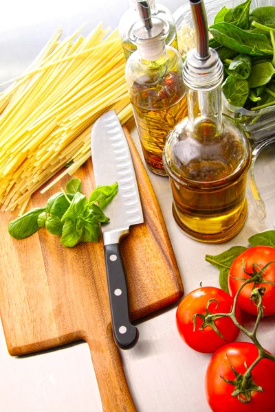 Preparation for making fettuccine with sauce and basil — Stock Photo, Image